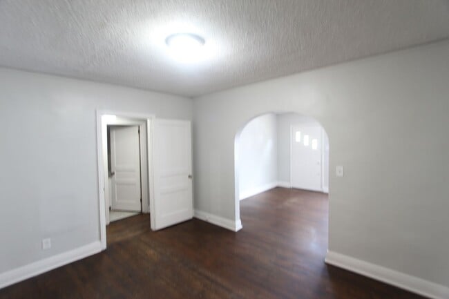 Building Photo - Belview Heights!! Cute! Cute! Cute!