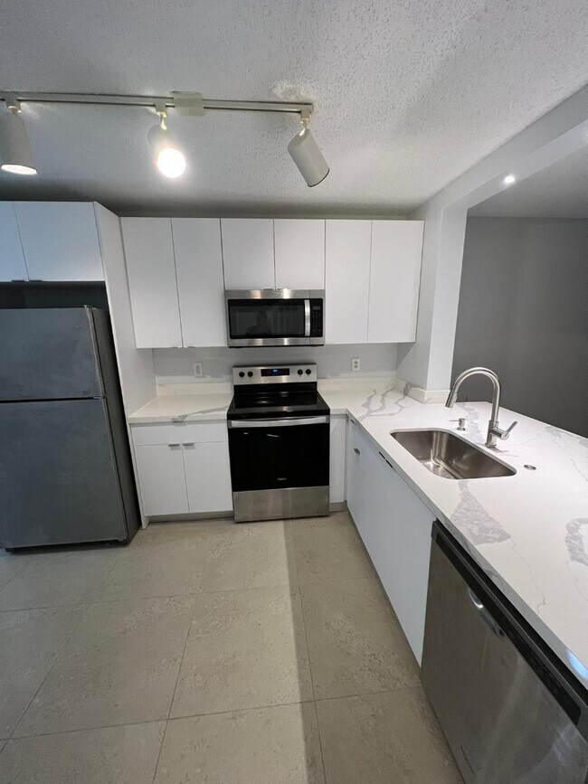 Foto del edificio - 4160 NW 67th Terrace