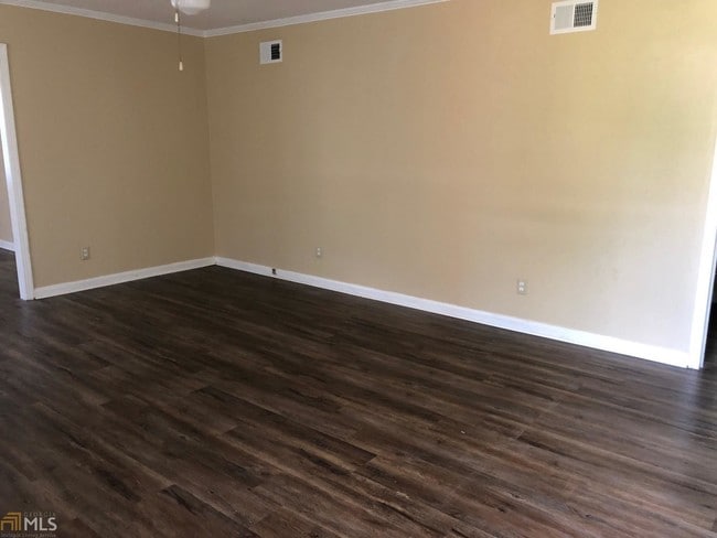 Building Photo - 210 N Edgewood Dr