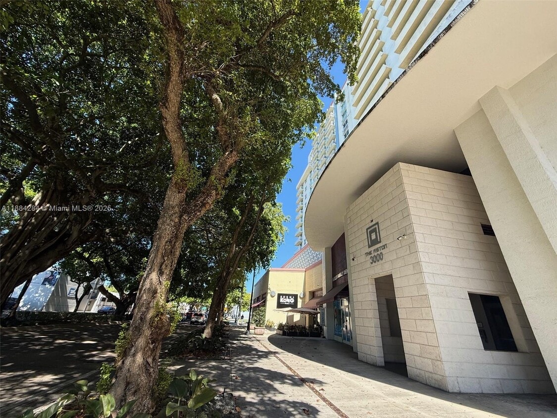 Primary Photo - 3000 Coral Way