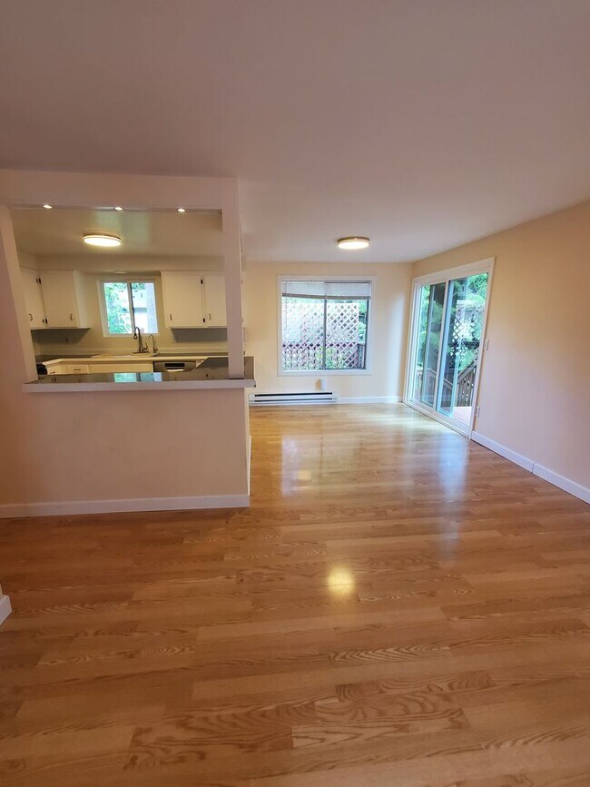 Building Photo - Beautifully Updated Home in Sought-After S...