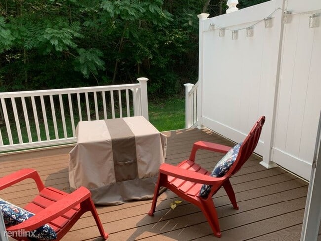 Building Photo - 3 br, 2.5 bath Townhome - 237 Persimmon