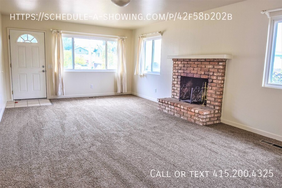 Primary Photo - Beautiful 3 Bedroom Home in New Monterey