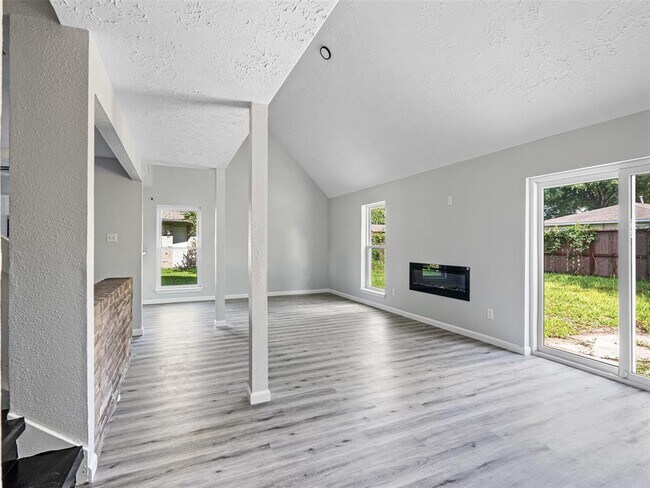 Building Photo - 10146 Valley Club Dr