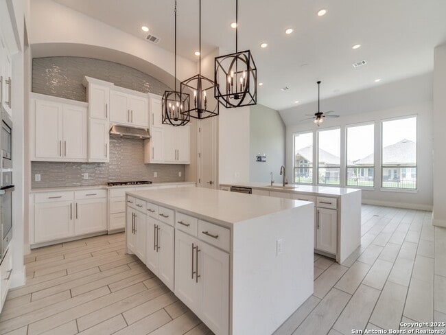 Foto del edificio - 122 Wildrose Hill Dr