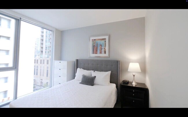 Building Photo - 4 E Huron St