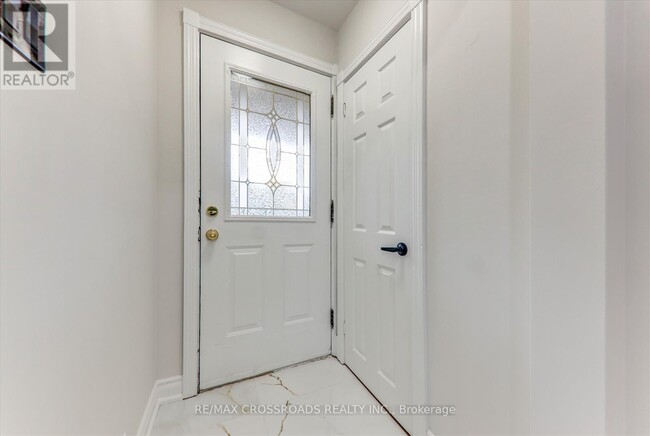 Building Photo - 2 Tangmere Rd