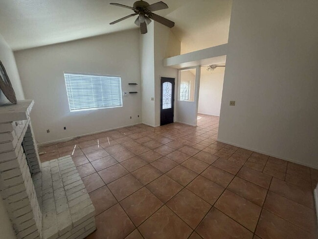 Building Photo - Beautiful 3 Bed / 2 Bath Home with Backyard Oasis & Pool!