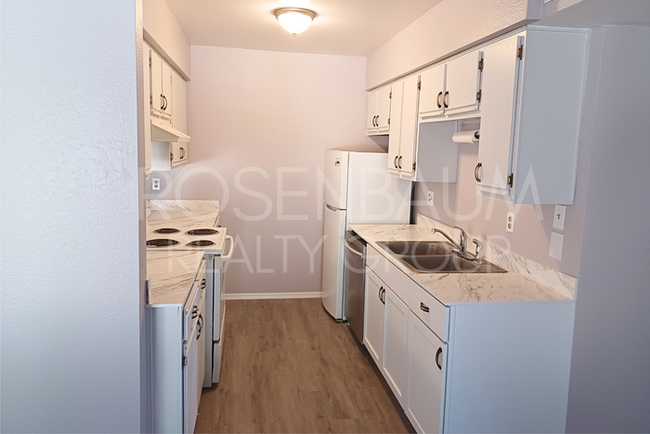 Building Photo - Beautifully remodeled 2-beds, 1-bath townh...