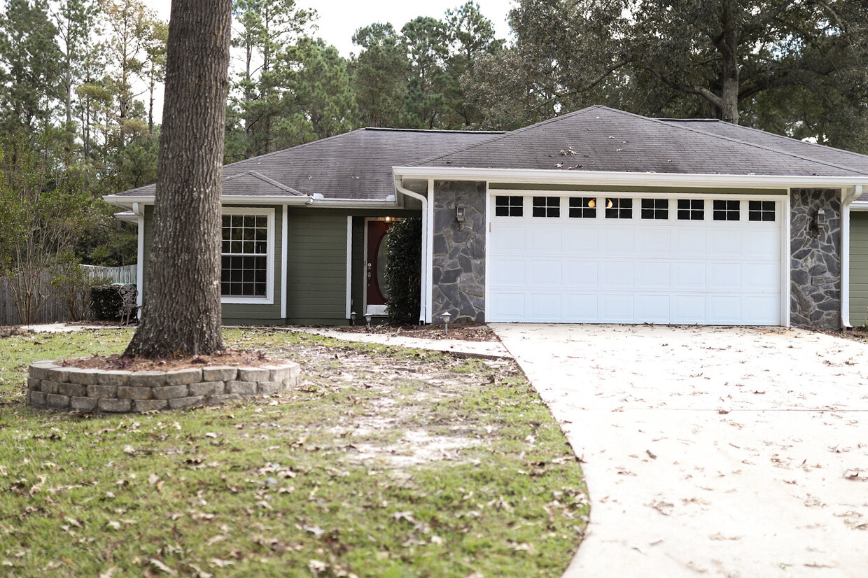 Primary Photo - 112 Forest Mill Dr