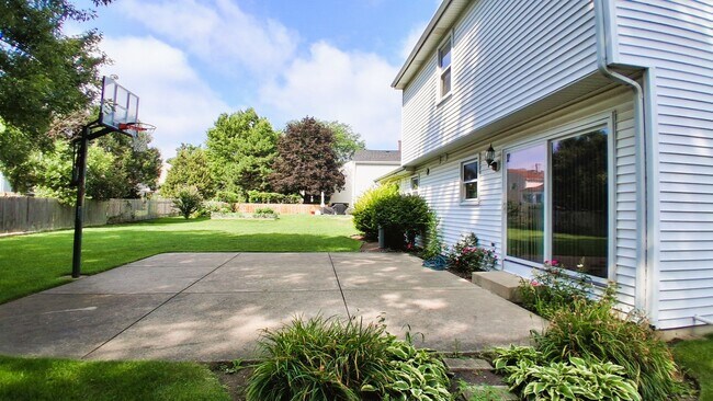 Building Photo - 920 Chaucer Way