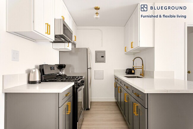 Foto del edificio - 4444 Hazeltine Ave