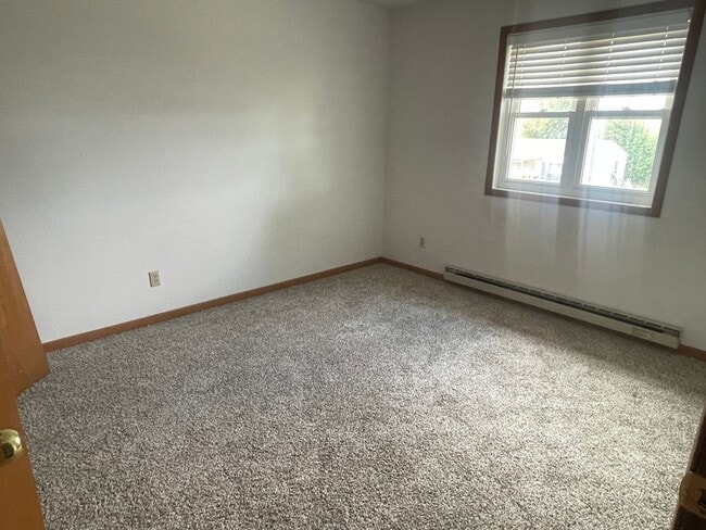 Building Photo - Townhome available for rent!