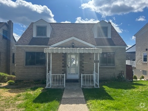 Building Photo - 2266 Parklyn St