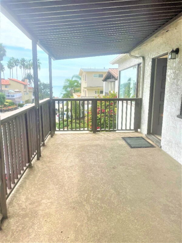 Building Photo - 506 Avenida Victoria