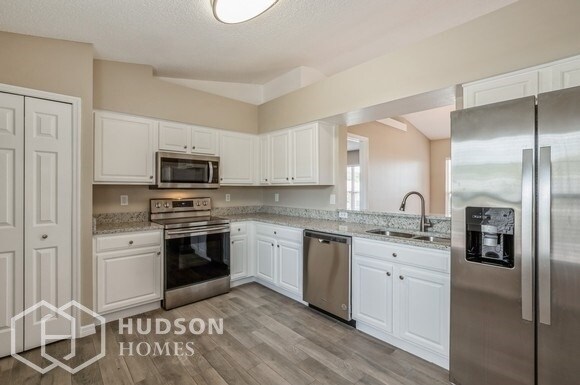 Building Photo - SELF TOUR NOW! - 12037 Goldenstar Lane, Cl...