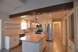 Building Photo - 19118 Challe Cir W