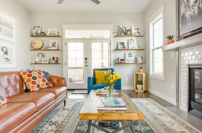 Living room space with fireplace - 929B Elvira Ave
