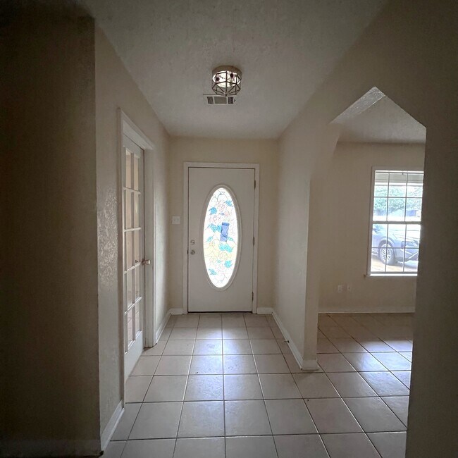 Building Photo - 161 Pinehill Mnr