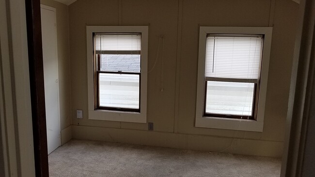 Building Photo - 1 Bedroom, 1 Bath, 2nd Floor Apartment