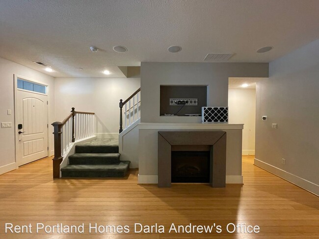 Building Photo - 3 br, 2.5 bath House - 617 SW Trillium Cre...