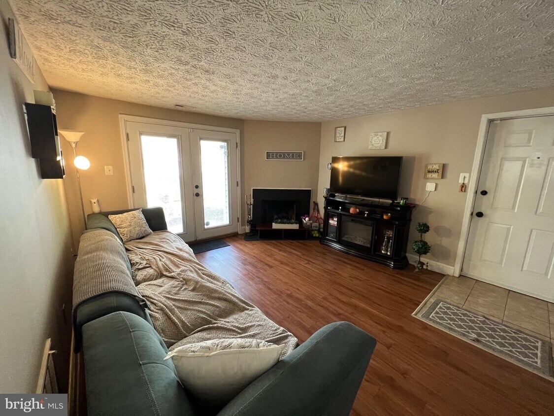 3929 Greencastle Rd Unit 13, Burtonsville, MD 20866 Room for Rent in