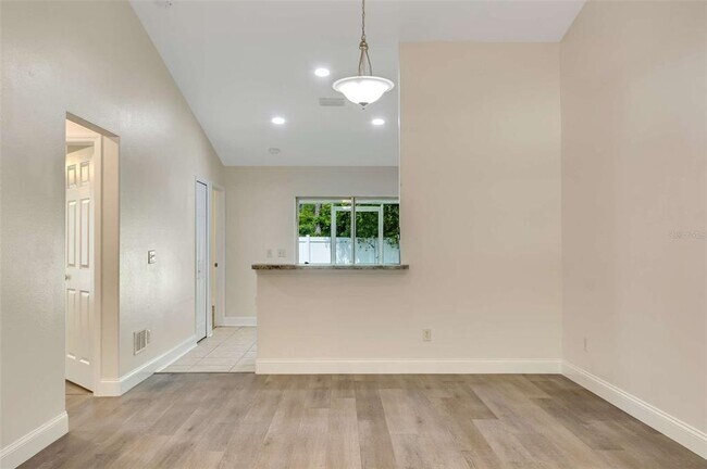Foto del edificio - 51 Wellwood Ln