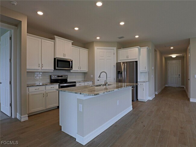 Building Photo - 269 Spg Hl Lk Lp