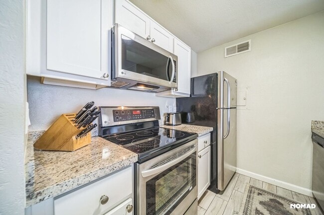 Foto del edificio - 8055 E Thomas Rd