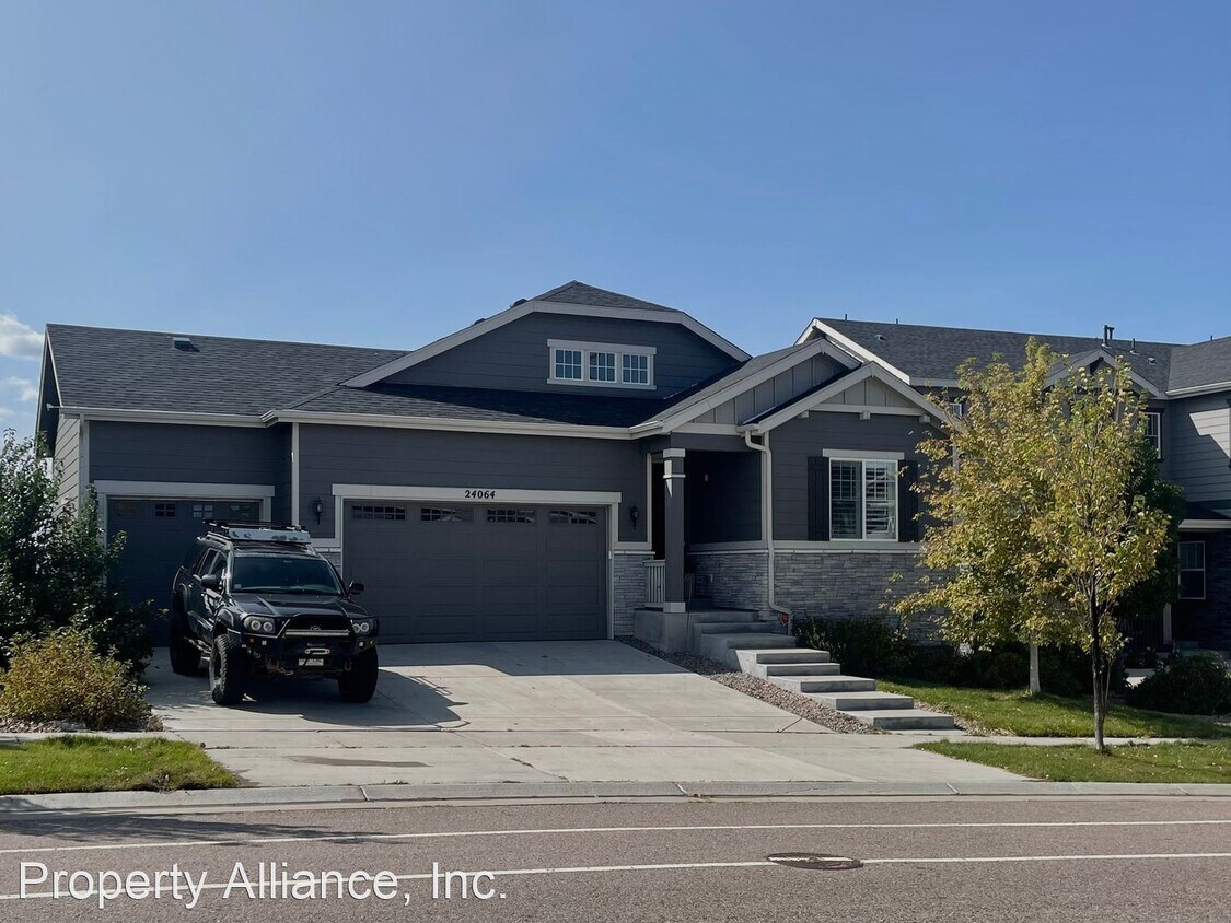 5 br, 3 bath House 24064 E. Euclid Avenue House Rental in Aurora