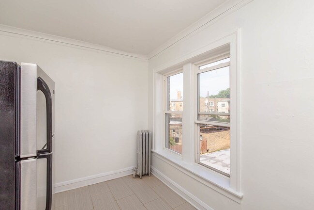 Building Photo - 7435 N Seeley Ave