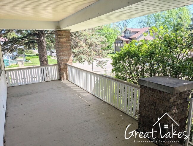Building Photo - Cozy 4 Bedroom 1 Bathroom now available fo...
