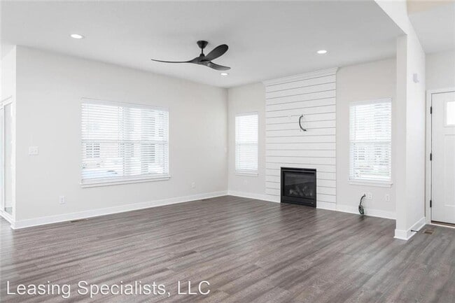 Foto del edificio - 4 br, 3.5 bath House - 16224 Broadmoor St