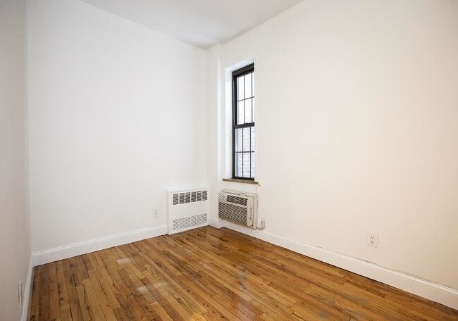 Building Photo - 255 West 22nd Street