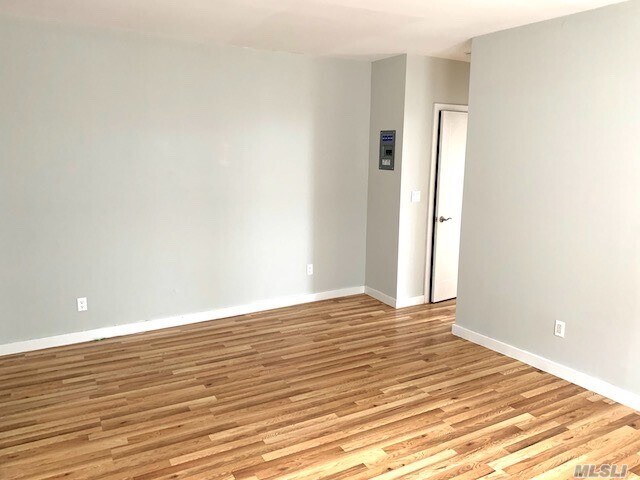 Foto del edificio - 215 E Broadway