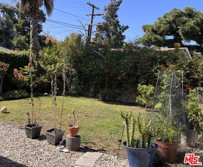 Foto del edificio - 2807 Glendon Ave