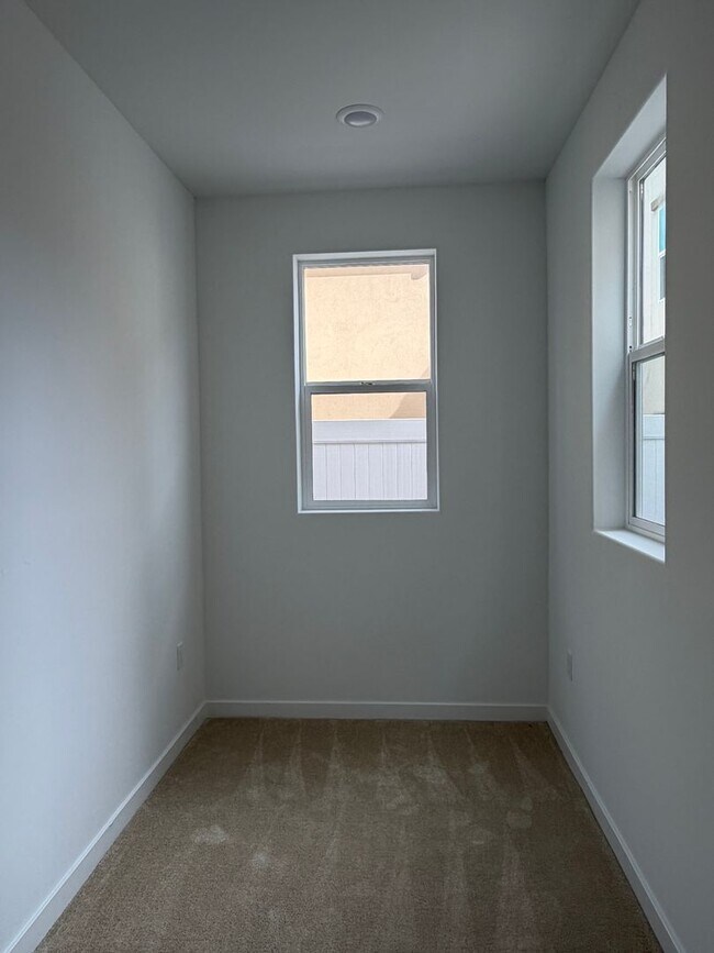 Building Photo - Brand New Construction in River Terrace Development!