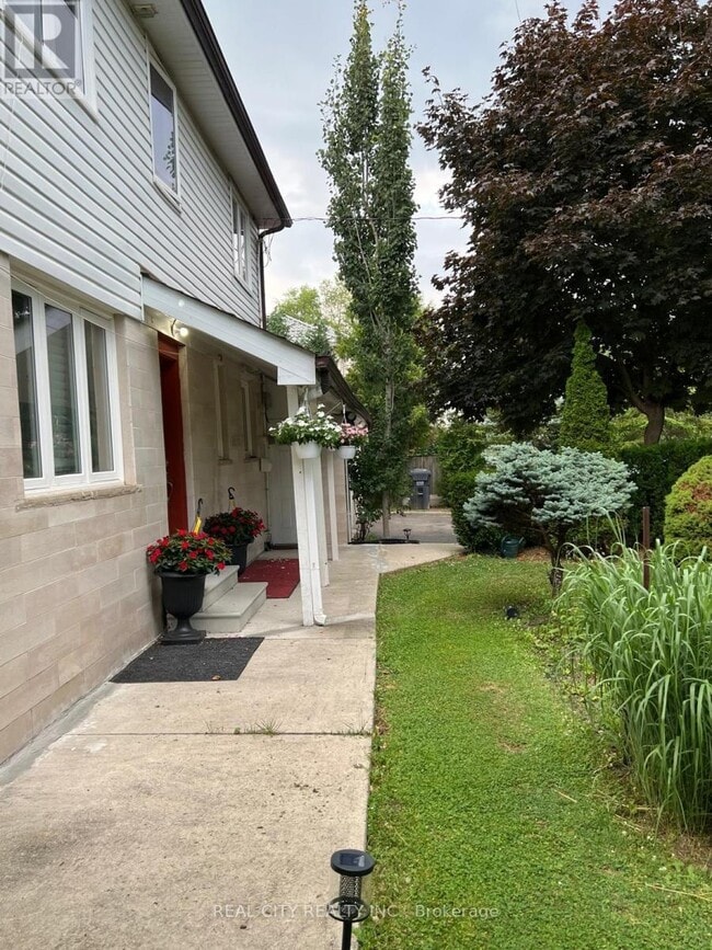 Building Photo - 2451 Loanne Dr