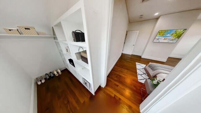 Building Photo - 45 Juniper St