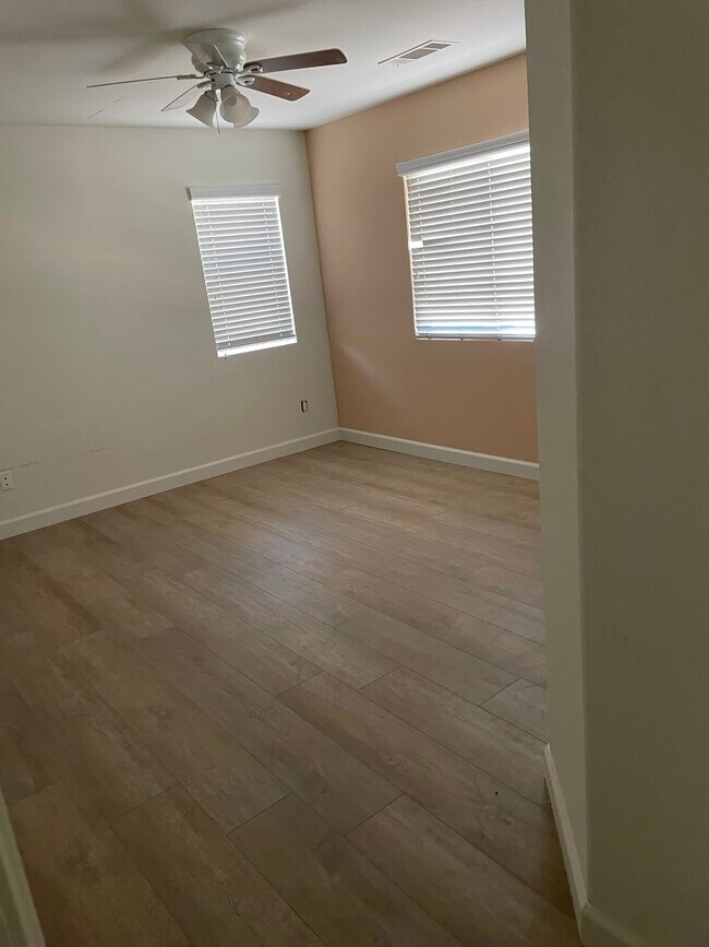 Foto del edificio - 44220 48th St W