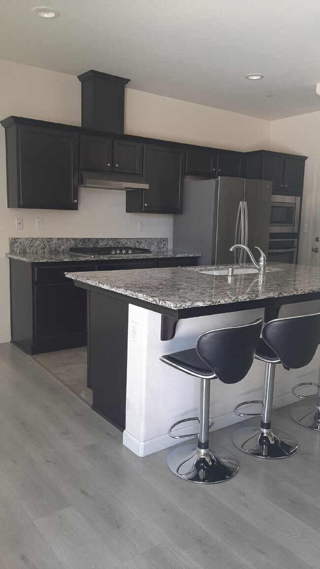 Foto del edificio - Spacious home coming soon!