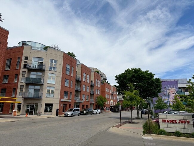 Building Photo - 1222 Chicago Ave