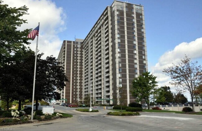 Building Photo - 12900 Lake Ave