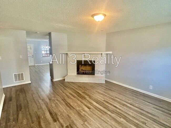 Foto del edificio - 8460 Pineland Dr