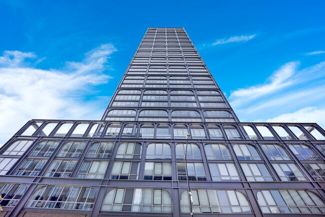 Building Photo - 164 N Peoria St