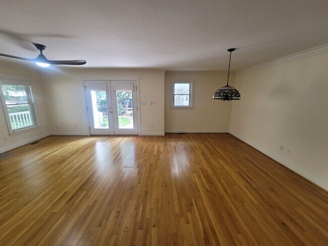 Foto del edificio - 2309 Wake Forest St