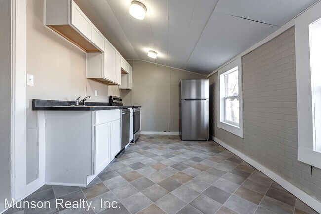 Building Photo - 210 Caledonia St