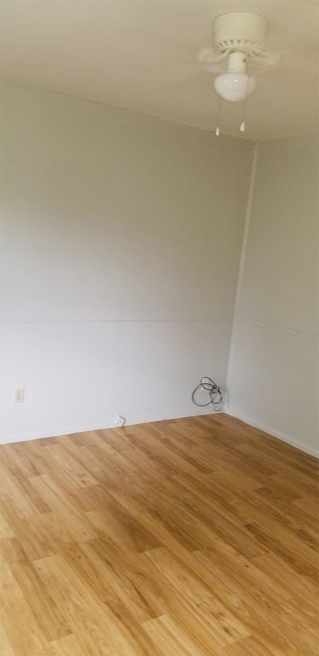 Building Photo - 2319 Banita St