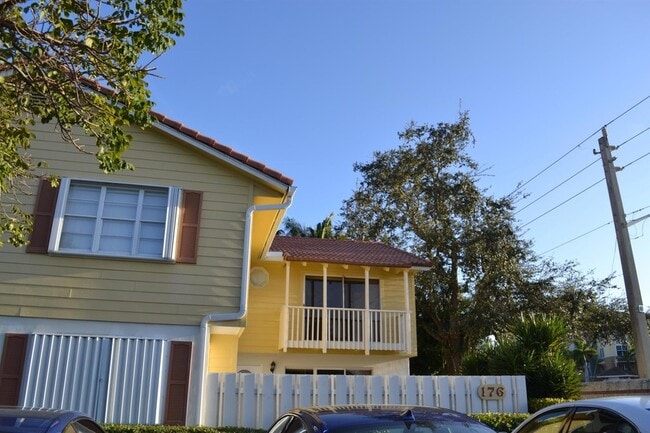 Foto del edificio - 176 Seabreeze Cir