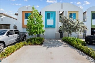 Building Photo - 6285 SW 47th Manor